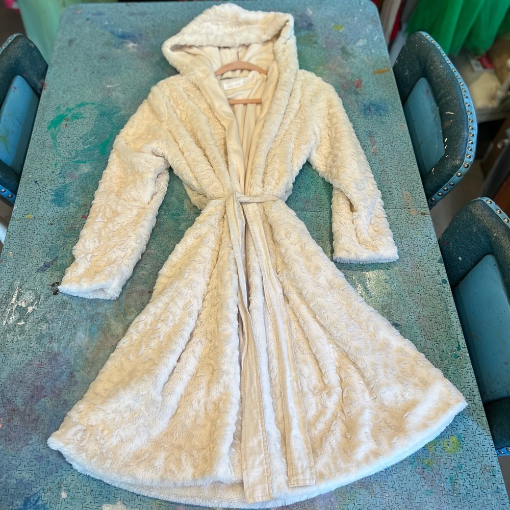 SOFT Blanket Robe - Picture 13 of 13